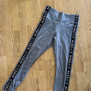 NIKE LEGGINGS.